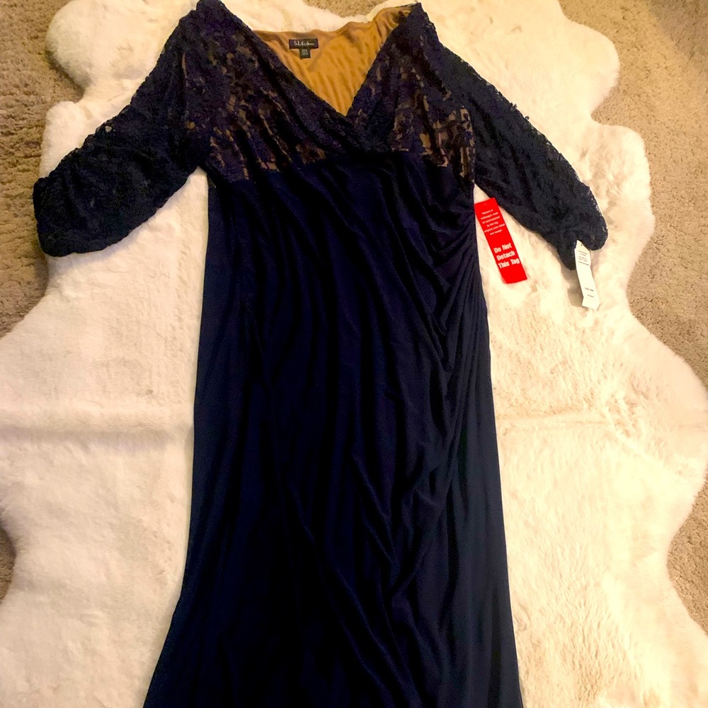 Brand new with tags, semi formal long dress…. Flattering fit.